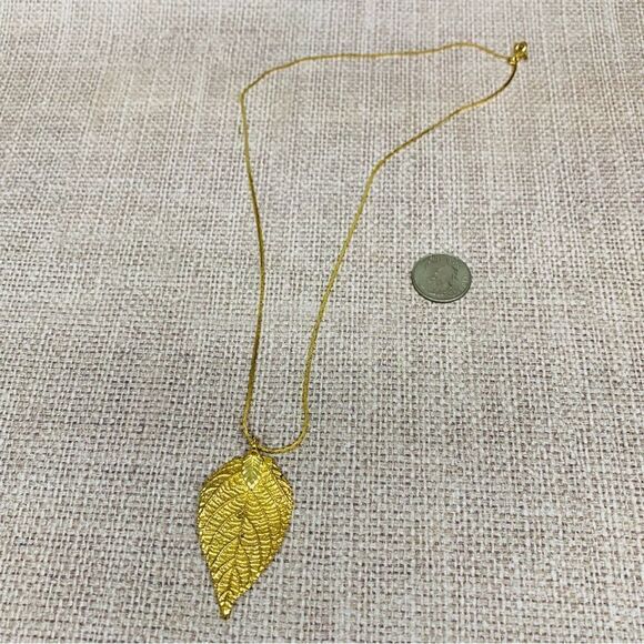 Gold Leaf Necklace - Picture 1 of 3